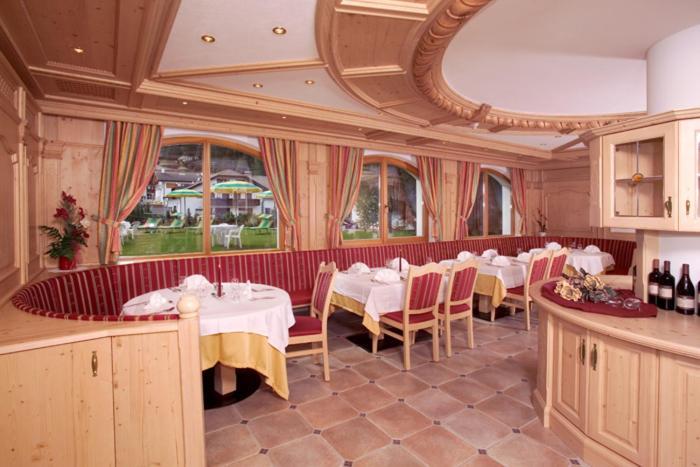 Hotel Jagdhof 塞尔瓦迪加尔代纳山谷 外观 照片