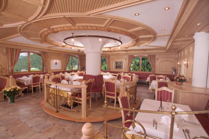 Hotel Jagdhof 塞尔瓦迪加尔代纳山谷 外观 照片