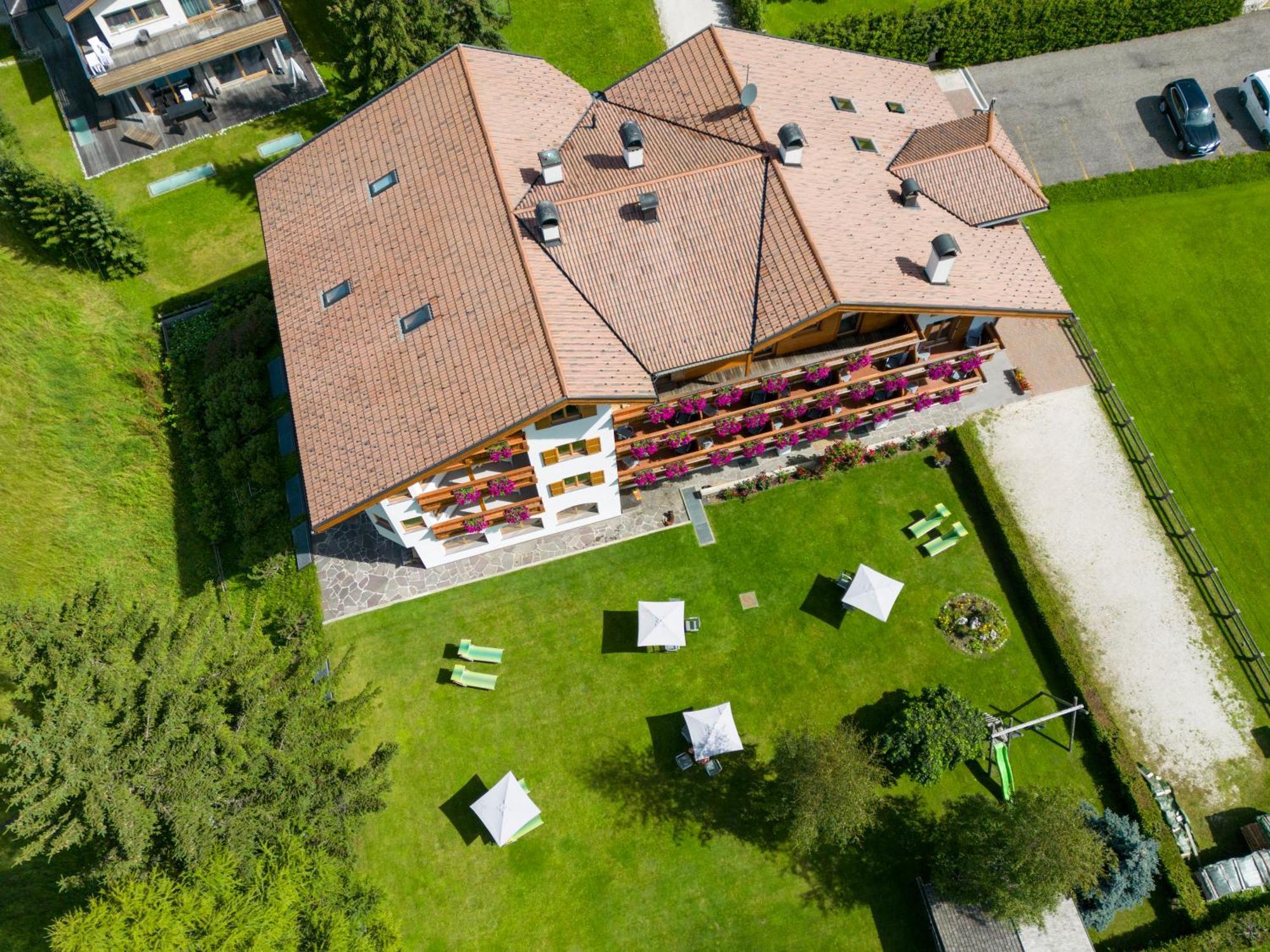 Hotel Jagdhof 塞尔瓦迪加尔代纳山谷 外观 照片