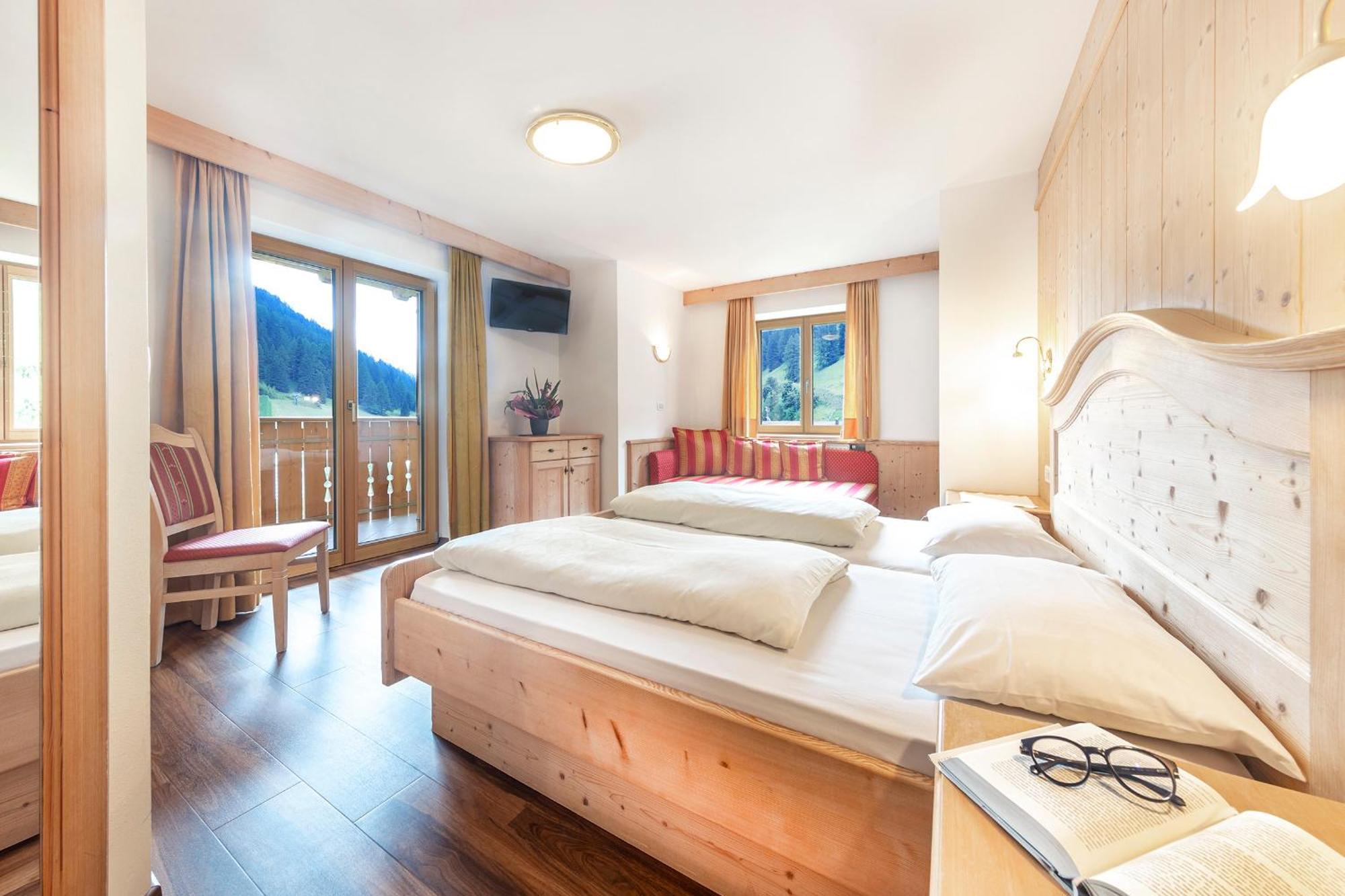 Hotel Jagdhof 塞尔瓦迪加尔代纳山谷 外观 照片