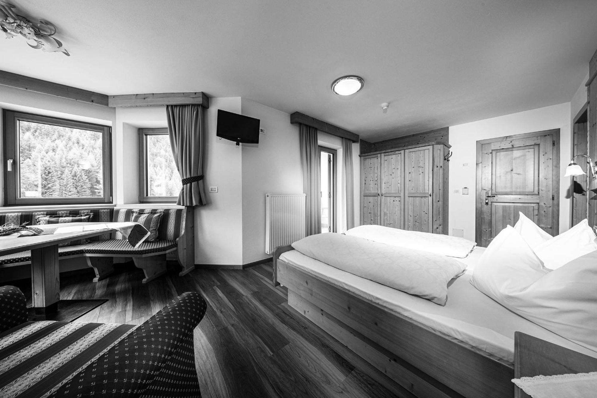 Hotel Jagdhof 塞尔瓦迪加尔代纳山谷 客房 照片
